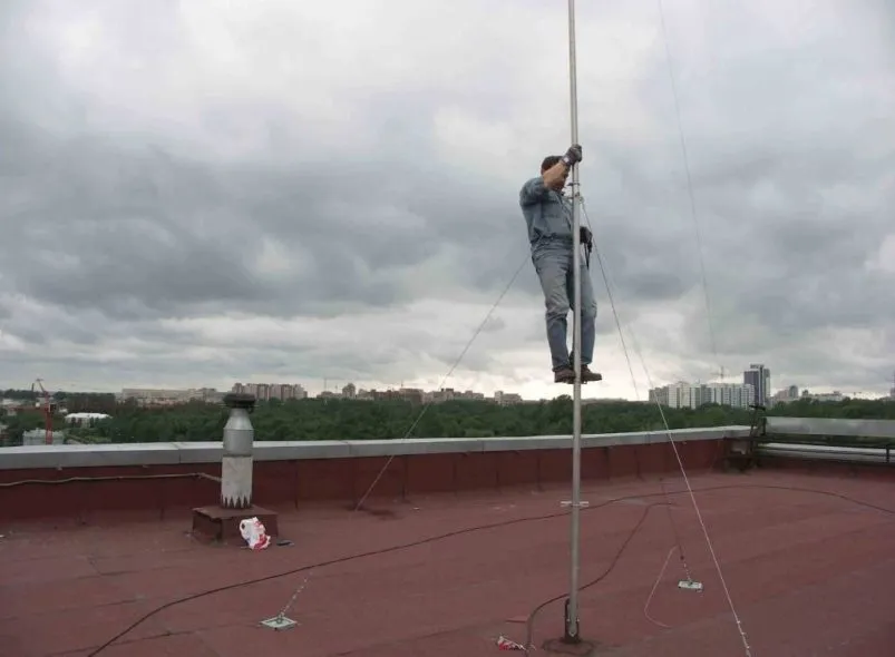 Установка мачты для антенн